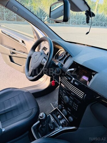 Opel Astra 2008, 2,313,320 km - 1.4 l - Şəki