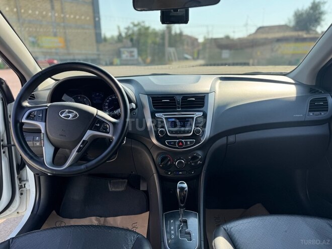 Hyundai Accent 2015, 211,000 km - 1.6 л - Bakı