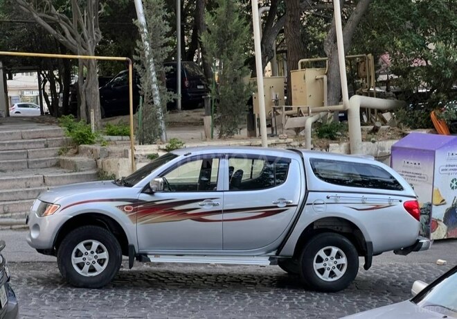 Mitsubishi L200 2008, 270,000 km - 2.5 l - Bakı