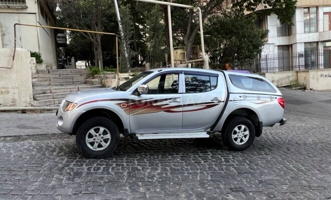 Mitsubishi L200 2008, 270,000 km - 2.5 l - Bakı