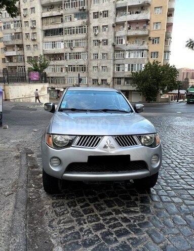 Mitsubishi L200 2008, 270,000 km - 2.5 l - Bakı