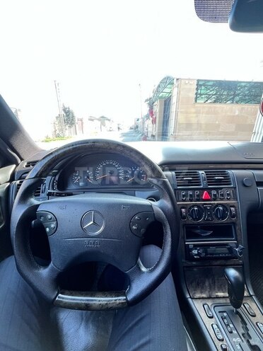 Mercedes E 240 1999, 245,000 km - 2.6 l - Bakı