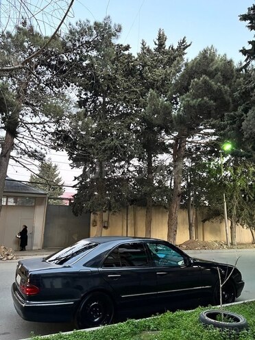 Mercedes E 240 1999, 245,000 km - 2.6 l - Bakı