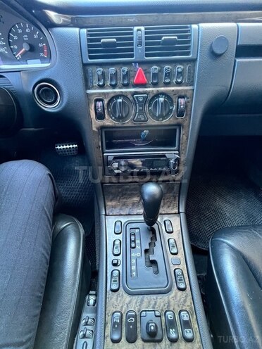 Mercedes E 240 1999, 245,000 km - 2.6 l - Bakı