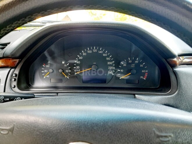 Mercedes E 240 1999, 305,000 km - 2.4 l - Masallı