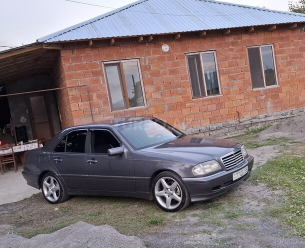 Mercedes C 200 1995, 292,500 km - 2.0 л - Qax