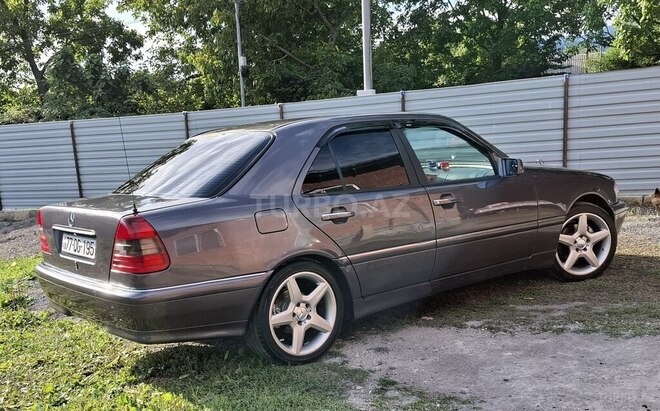Mercedes C 200 1995, 292,500 km - 2.0 л - Qax