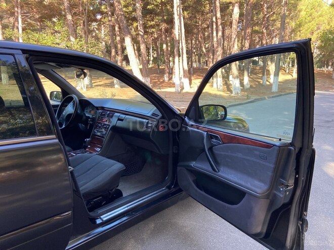 Mercedes E 220 d 2000, 442,560 km - 2.2 l - Sumqayıt