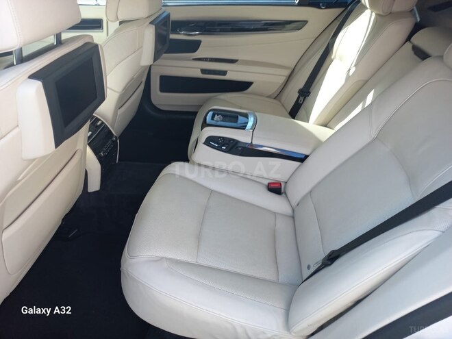 BMW 750 2011, 186,000 km - 4.4 l - Bakı