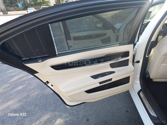 BMW 750 2011, 186,000 km - 4.4 l - Bakı