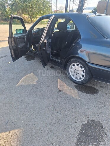 Mercedes C 240 1999, 270,000 km - 2.6 l - Şəmkir