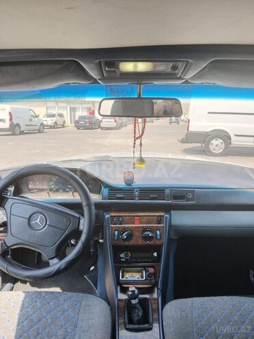 Mercedes E 250 1994, 451,000 km - 2.5 л - Bakı