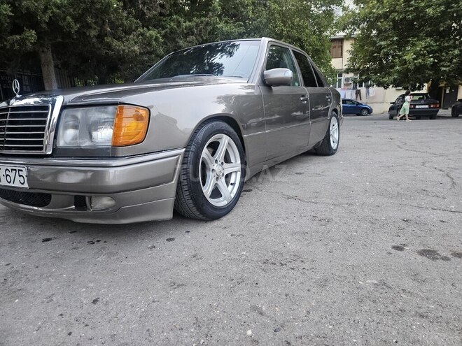 Mercedes E 230 1988, 386,000 km - 2.3 л - Sumqayıt