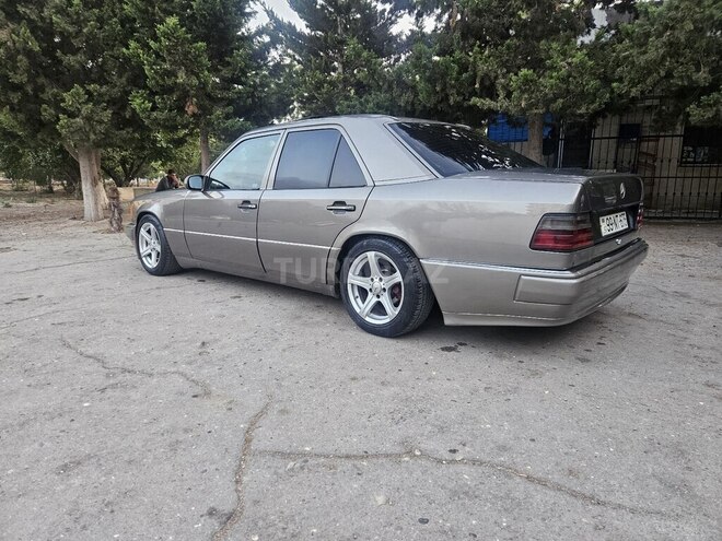 Mercedes E 230 1988, 386,000 km - 2.3 л - Sumqayıt