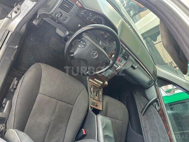 Mercedes E 220 d 2001, 140,000 km - 2.2 л - Şəmkir