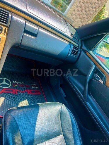 Mercedes E 280 1999, 384,000 km - 2.8 l - Salyan
