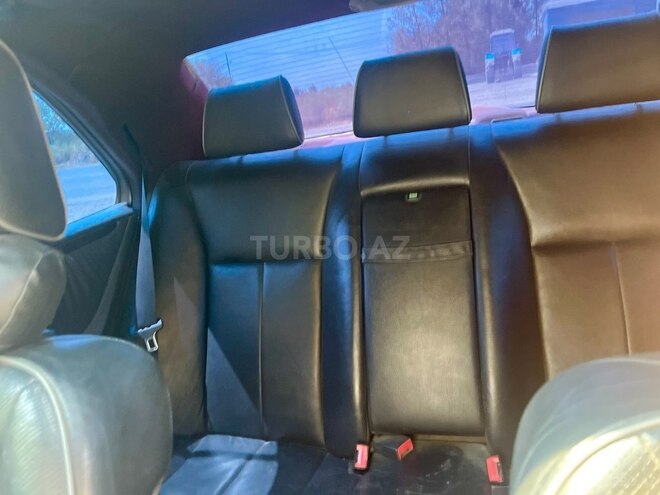 Mercedes E 280 1999, 384,000 km - 2.8 l - Salyan