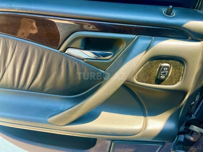 Mercedes E 280 1999, 384,000 km - 2.8 l - Salyan