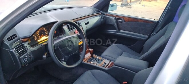 Mercedes E 240 1998, 425,000 km - 2.4 l - Bakı