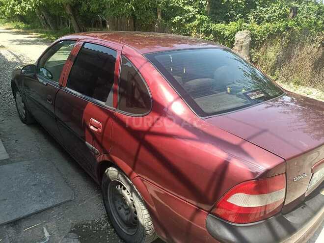 Opel Vectra 1997, 427,000 km - 1.6 l - Xudat