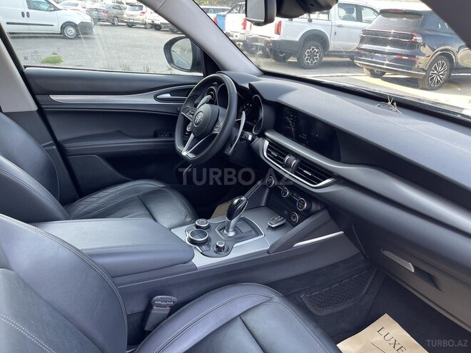 Alfa Romeo Stelvio 2017, 50,000 km - 2.0 l - Bakı