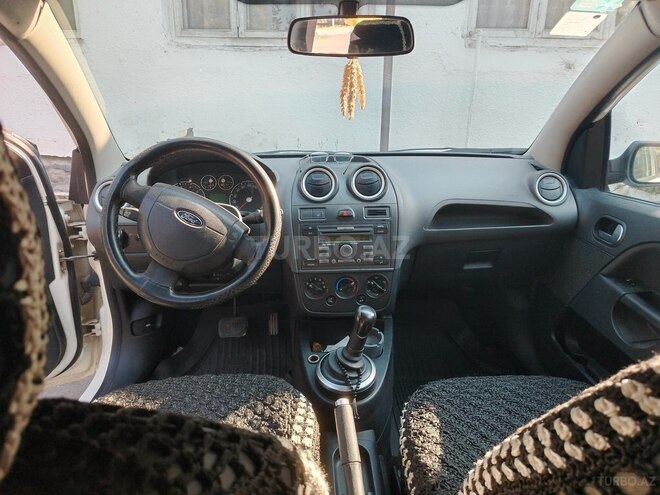 Ford Fiesta 2005, 269,000 km - 1.4 l - İsmayıllı