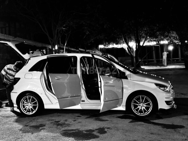 Mercedes B 180 2010, 119,647 km - 1.7 л - Bakı