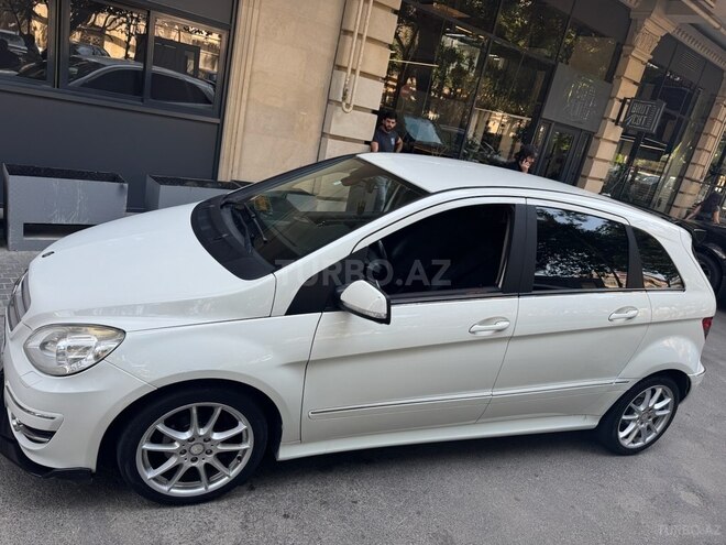 Mercedes B 180 2010, 119,647 km - 1.7 л - Bakı