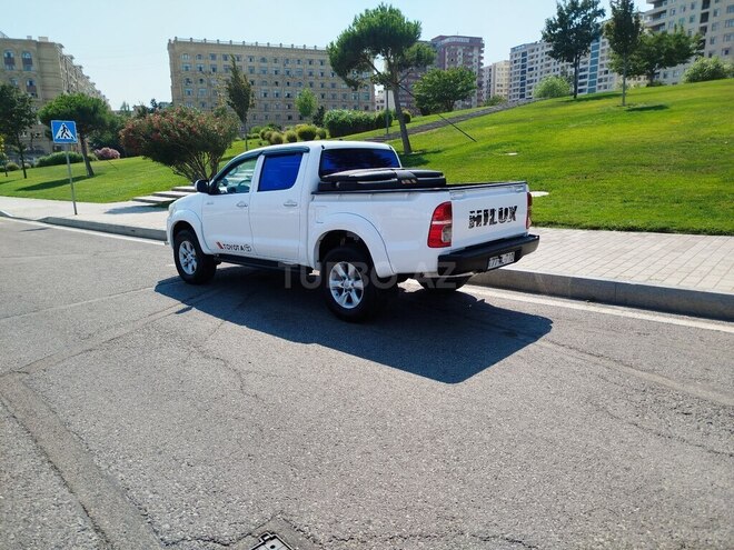 Toyota Hilux 2013, 235,131 km - 2.5 l - Bakı