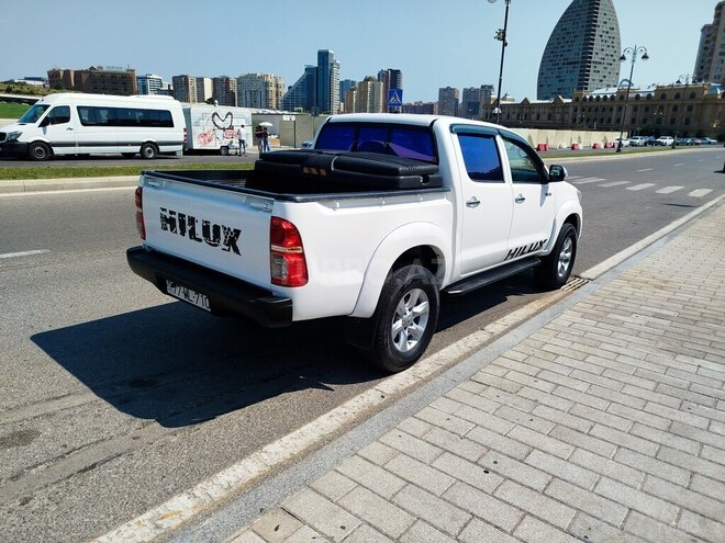 Toyota Hilux 2013, 235,131 km - 2.5 l - Bakı
