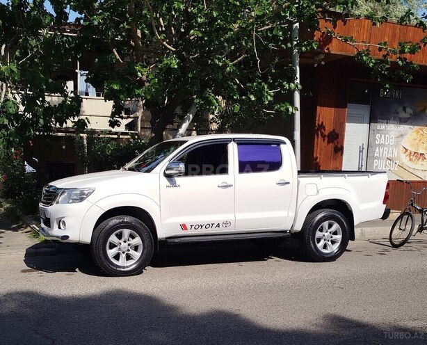 Toyota Hilux 2013, 235,131 km - 2.5 l - Bakı
