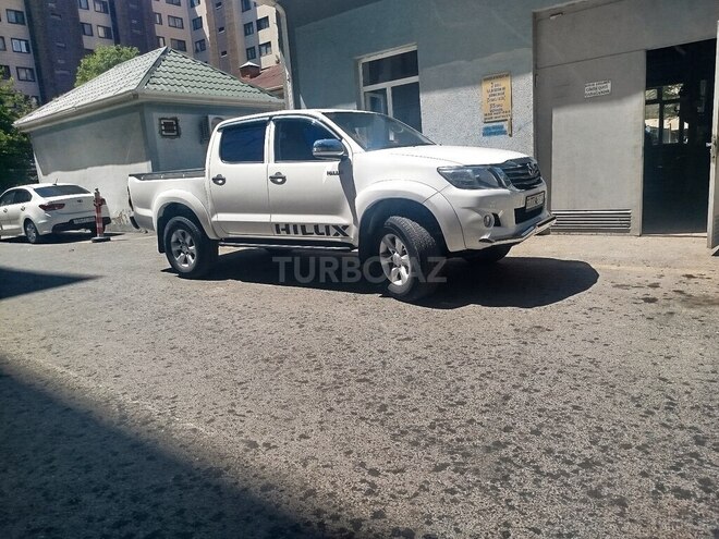 Toyota Hilux 2013, 235,131 km - 2.5 l - Bakı