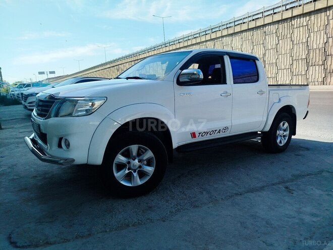 Toyota Hilux 2013, 235,131 km - 2.5 l - Bakı