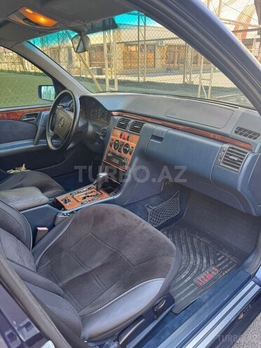 Mercedes E 240 1998, 263,550 km - 2.4 l - Bakı