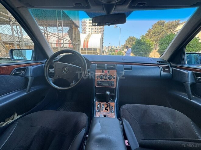 Mercedes E 240 1998, 263,550 km - 2.4 l - Bakı