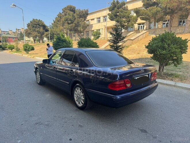 Mercedes E 240 1998, 263,550 km - 2.4 l - Bakı