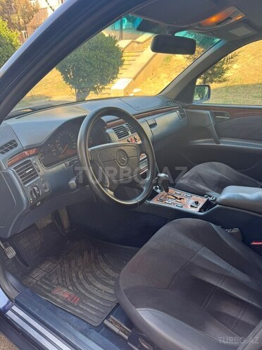 Mercedes E 240 1998, 263,550 km - 2.4 l - Bakı