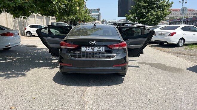 Hyundai Elantra 2018, 124,000 km - 2.0 l - Bakı