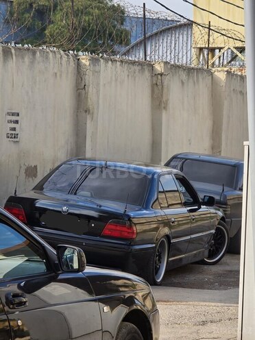 BMW 728-10
