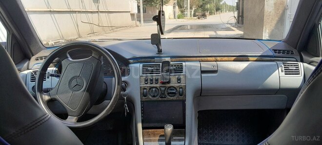 Mercedes E 240 1997, 382,384 km - 2.4 l - Yevlax