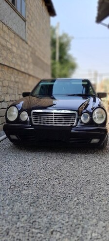 Mercedes E 240 1997, 382,384 km - 2.4 l - Yevlax