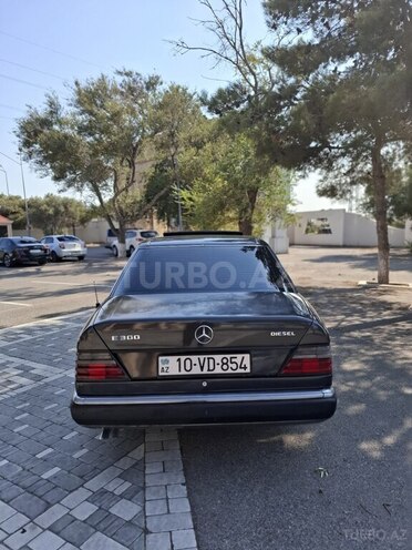 Mercedes E 300 d 1995, 250,000 km - 3.0 l - Bakı