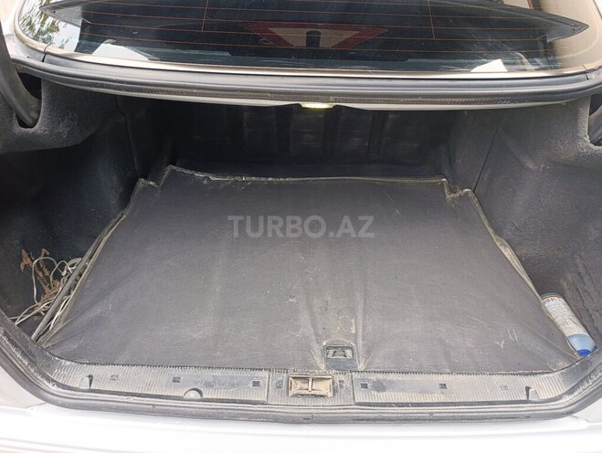 Mercedes E 270 2001, 323,186 km - 2.7 l - Masallı