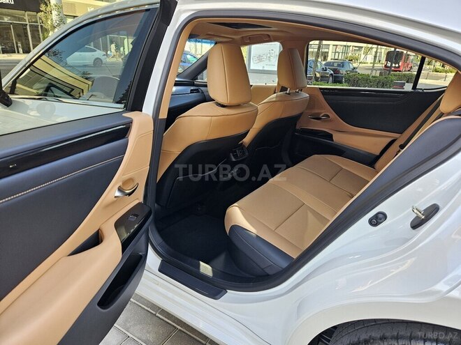 Lexus ES 300h 2023, 23,000 km - 2.5 l - Bakı