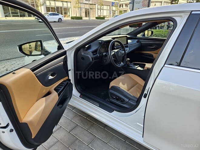 Lexus ES 300h 2023, 23,000 km - 2.5 l - Bakı