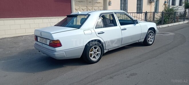 Mercedes E 250 1987, 332,500 km - 2.5 л - Gəncə