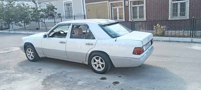 Mercedes E 250 1987, 332,500 km - 2.5 л - Gəncə