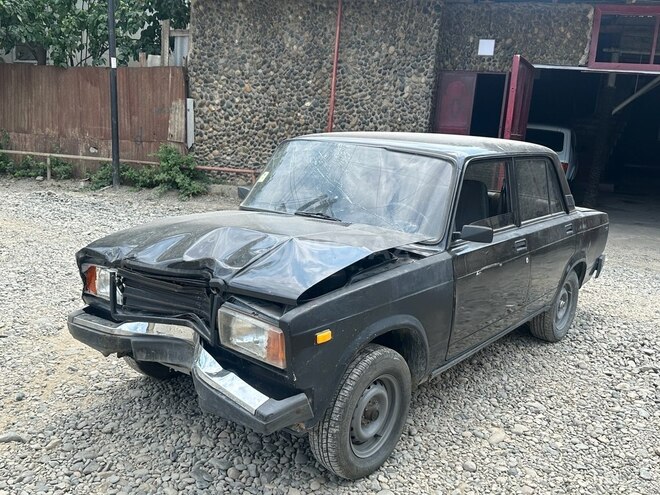 LADA (VAZ) 2107 2010, 150,000 km - 1.6 л - Salyan