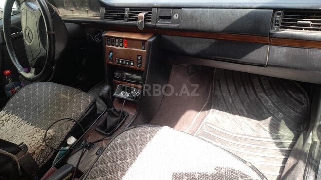 Mercedes E 200 1992, 670,000 km - 2.0 l - Bakı