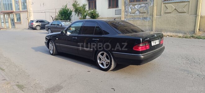 Mercedes E 240 1999, 100,473 km - 2.4 l - Gəncə